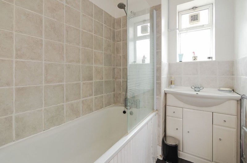 Room Roehampton Lane in Greater London