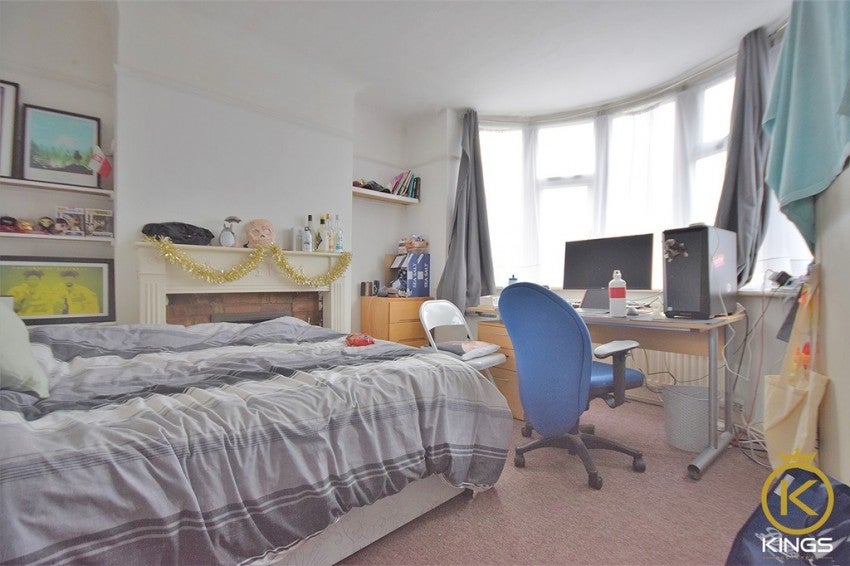 Flat Ash Grove in Guildford