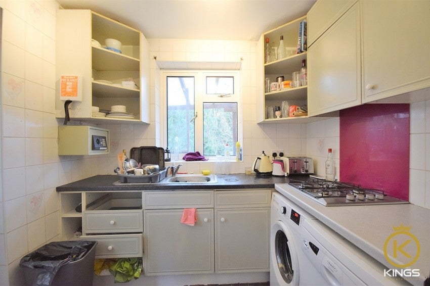 Flat Ash Grove in Guildford