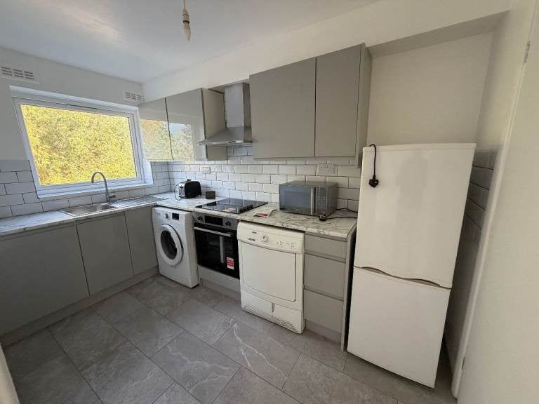 Flat Oakley Close in Greater London