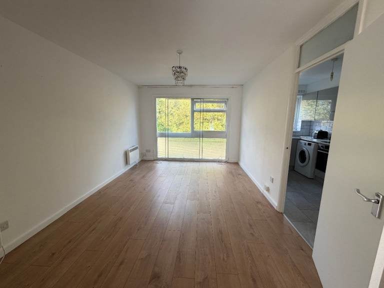 Flat Oakley Close in Greater London