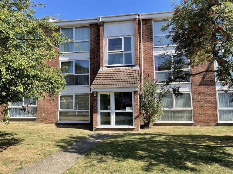 Flat Oakley Close in Greater London