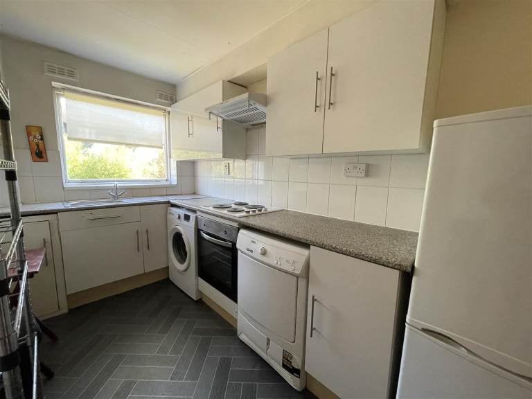 Flat Oakley Close in Greater London