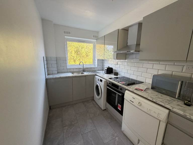 Flat Oakley Close in Greater London