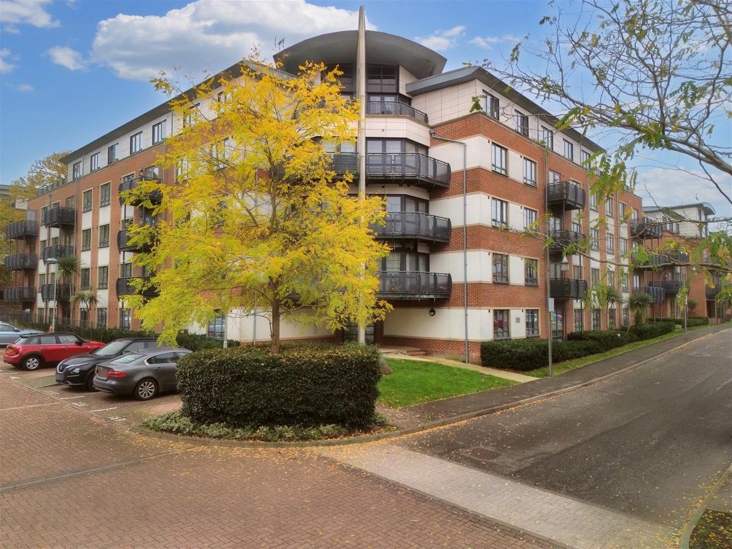 Flat Kestrel Road in Rushmoor