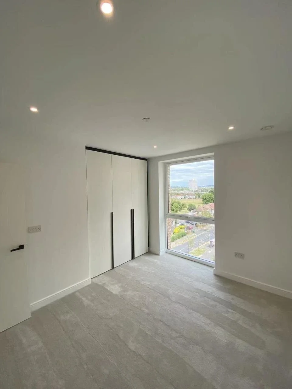 Flat Beresford Avenue in Greater London