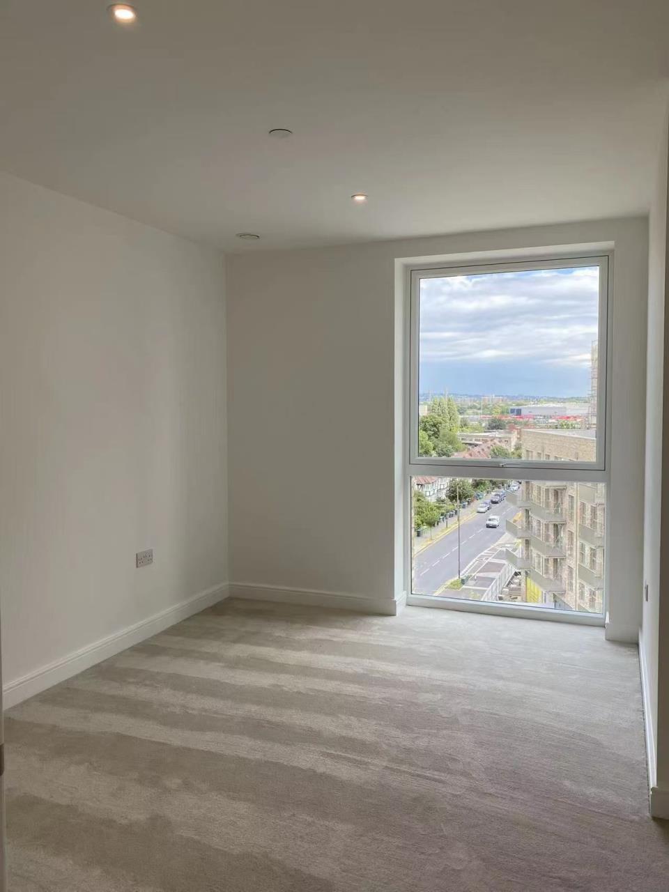 Flat Beresford Avenue in Greater London