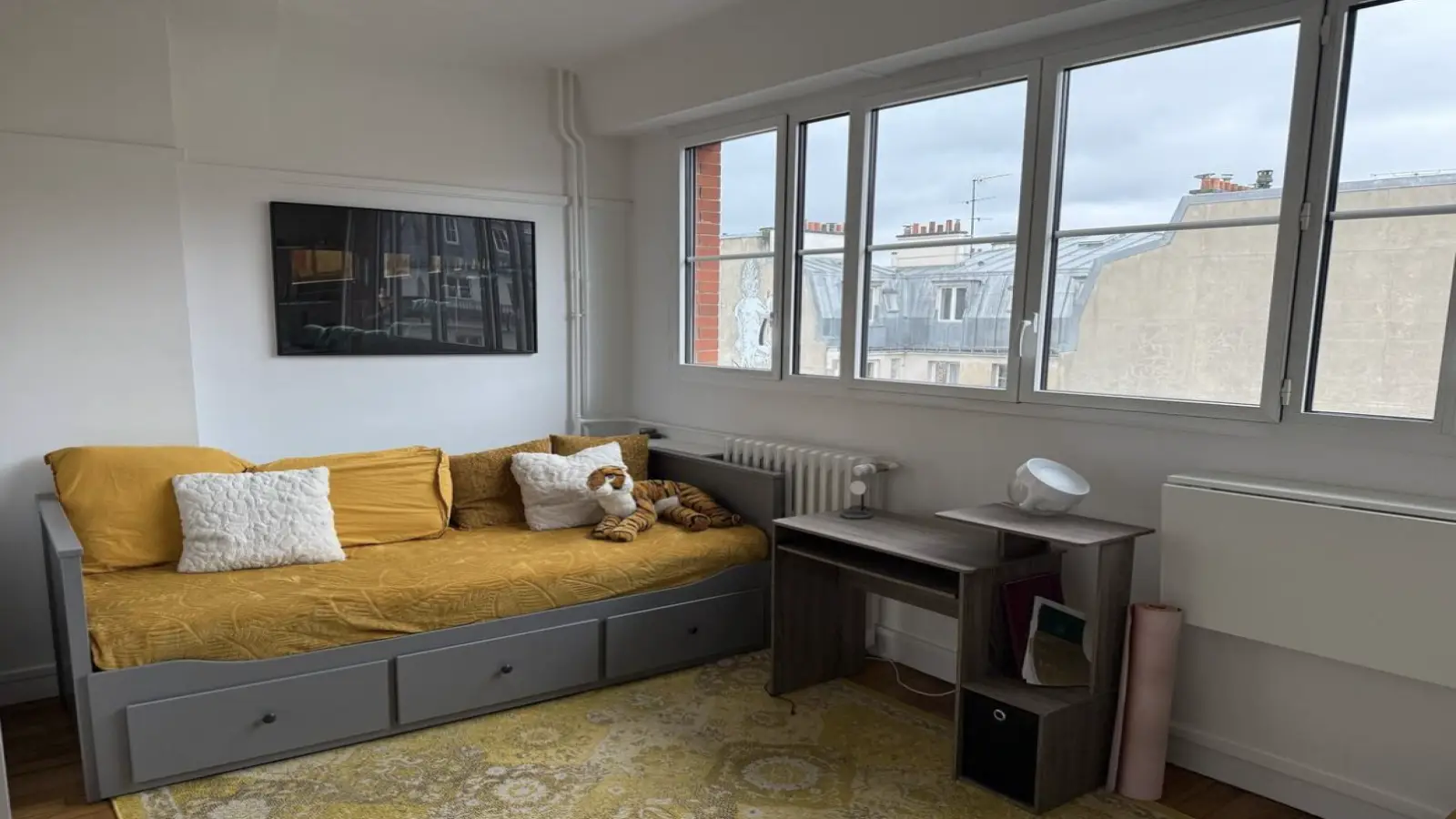Flat Rue de la Fontaine au Roi in Paris
