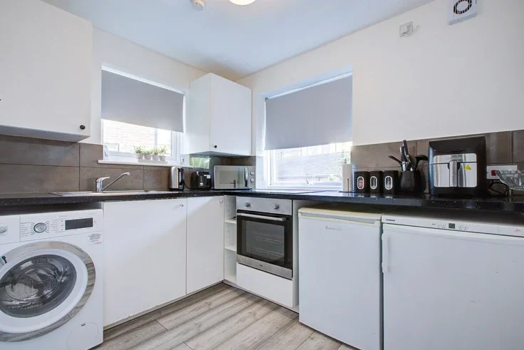 Flat Barnfield Place in Greater London