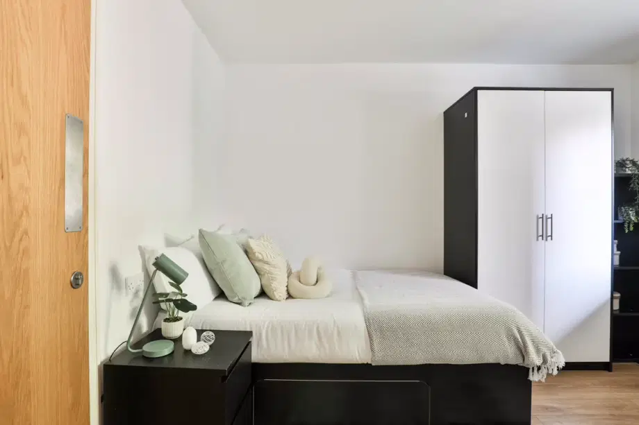 Room Mulberry Place in Liverpool