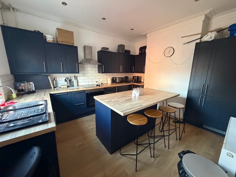 Room Cross Quarry Street in Leeds