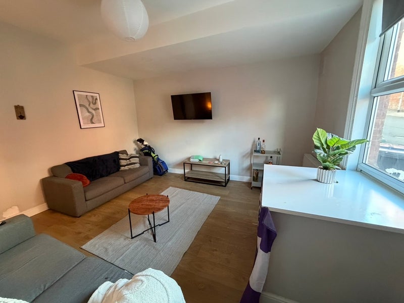 Room Cross Quarry Street in Leeds
