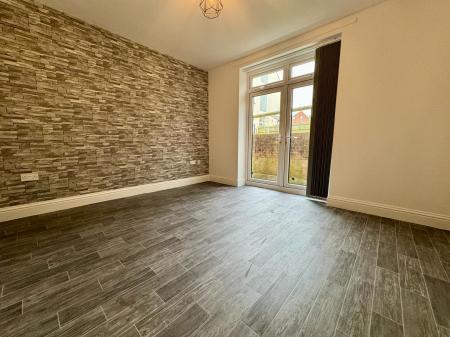 Flat Birmingham New Road in Coseley