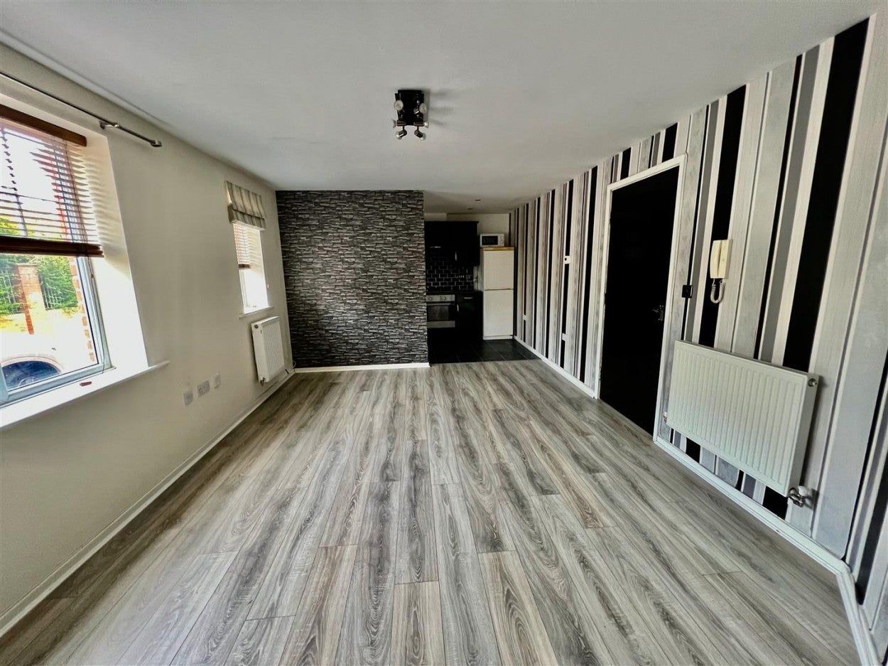 Flat Ovett Gardens in Gateshead