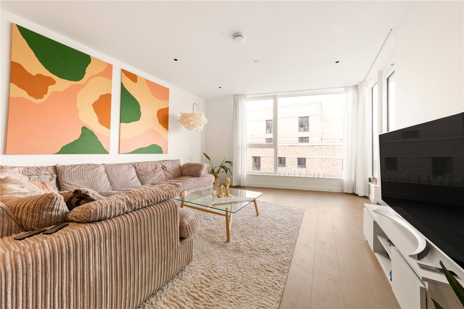 Flat Kennington Lane in Greater London