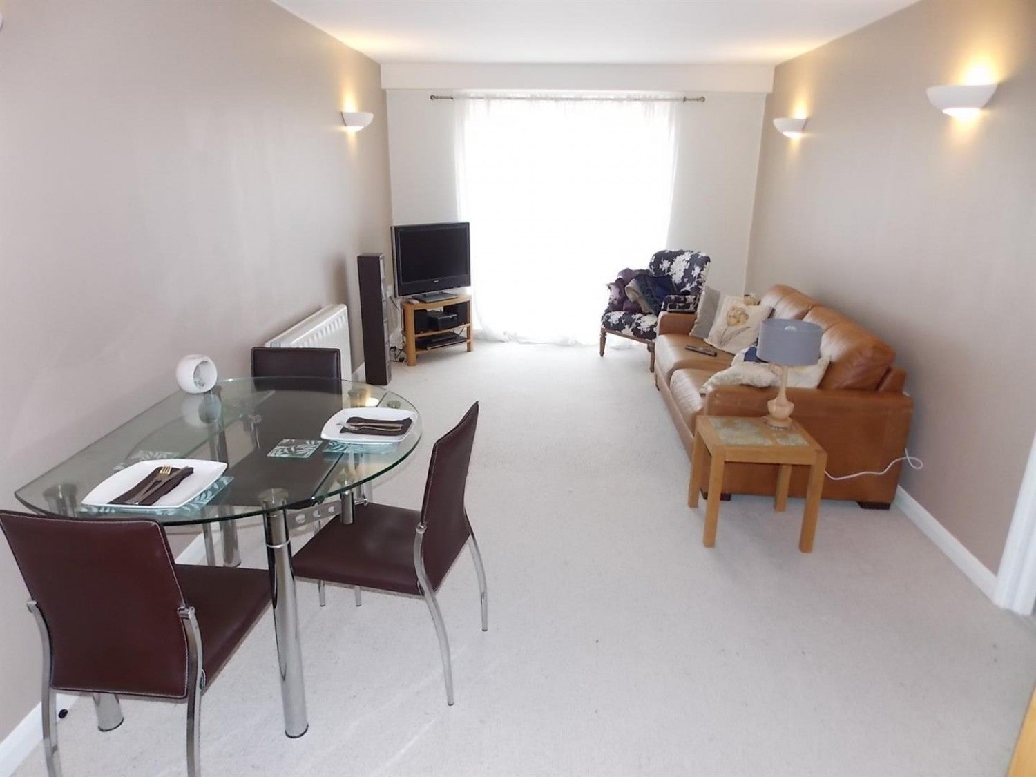 Flat Farnborough Road in Rushmoor