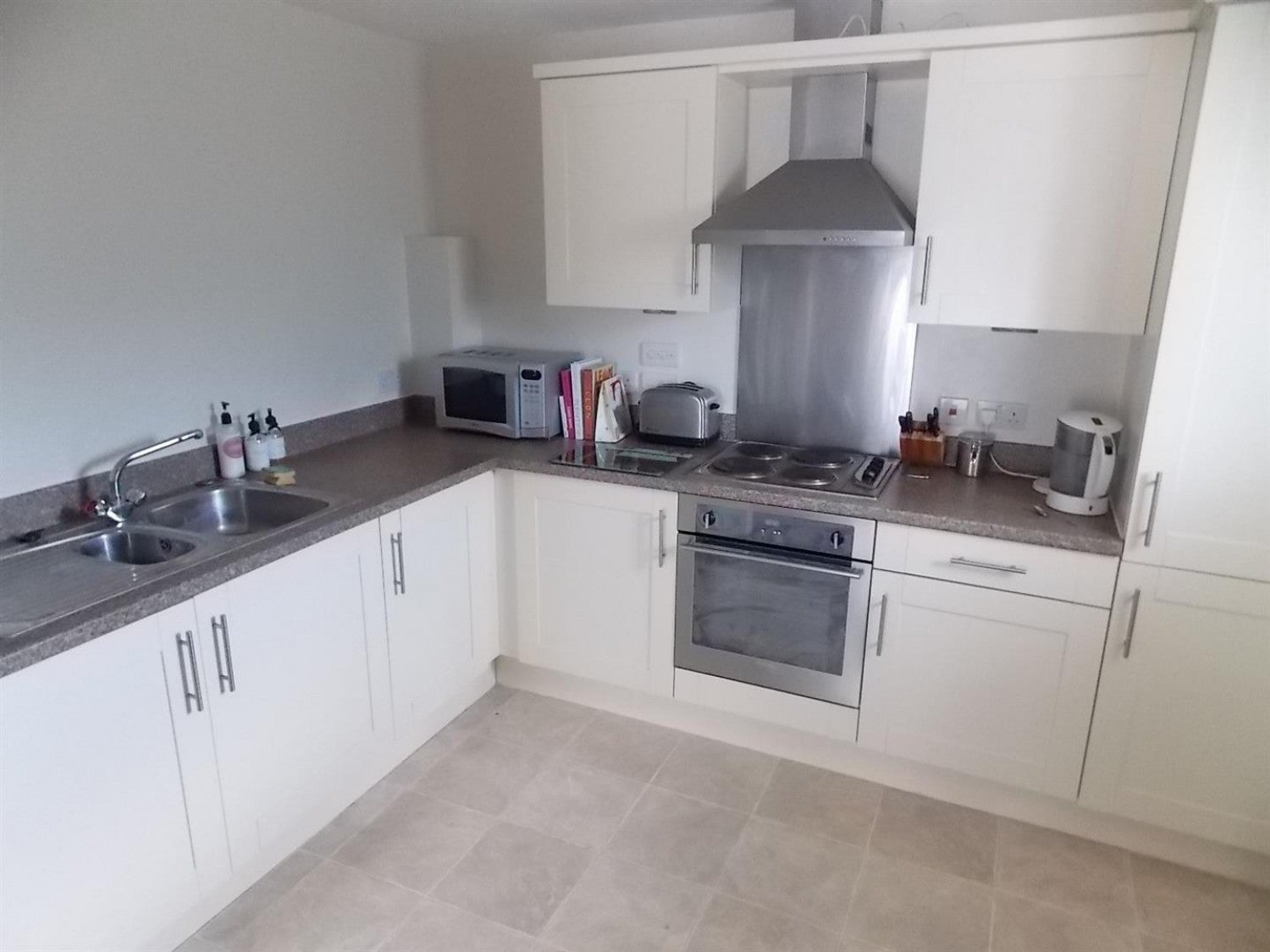 Flat Farnborough Road in Rushmoor