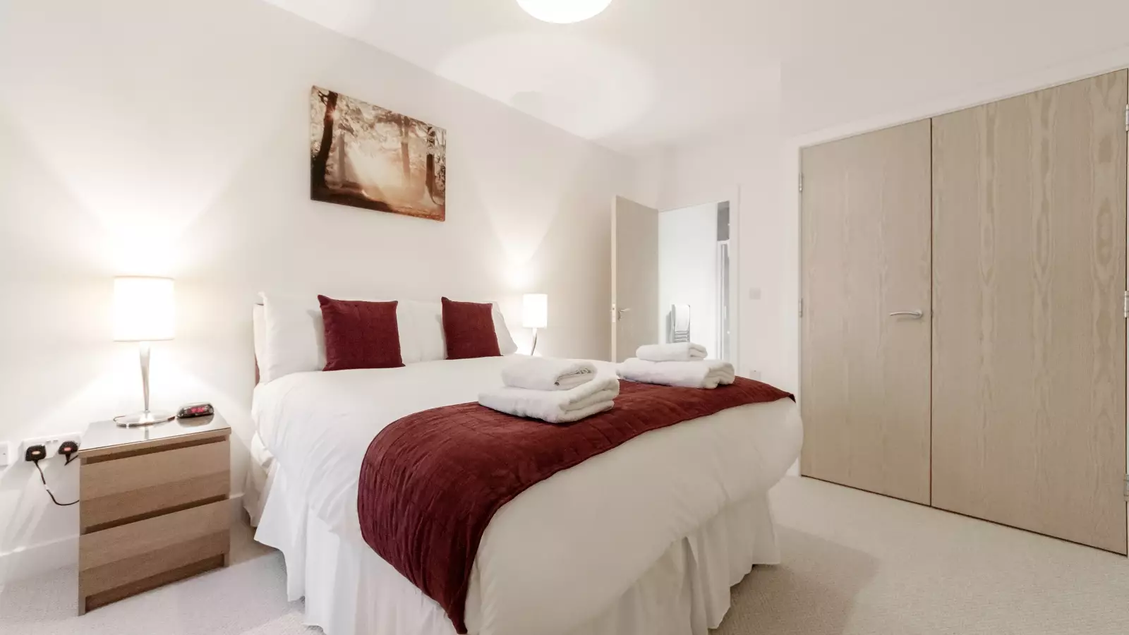 Flat Sutton Court Road in Greater London