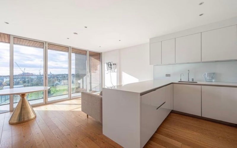 Room Finchley Road in Greater London