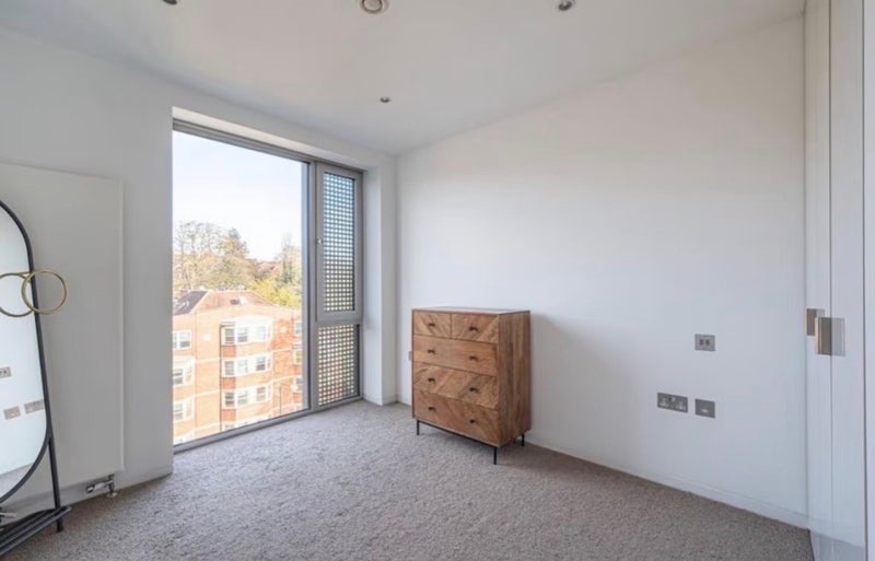 Room Finchley Road in Greater London