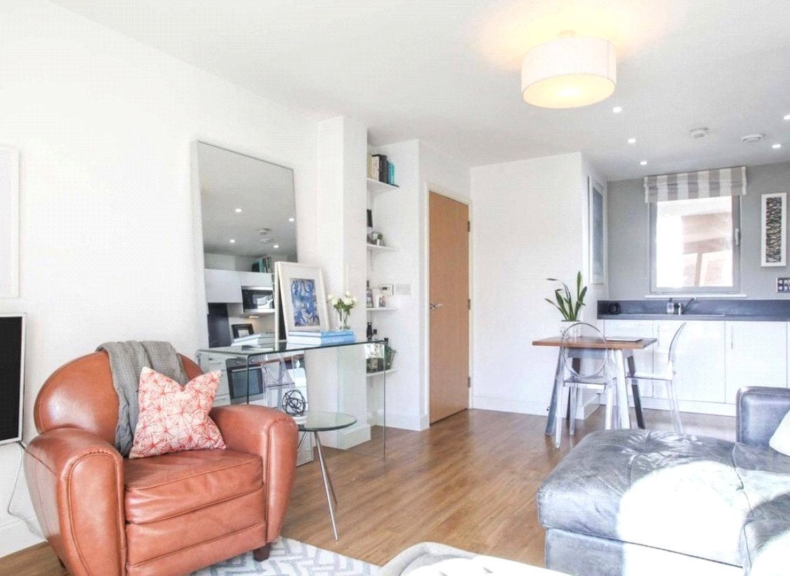 Flat Booth Road in Greater London