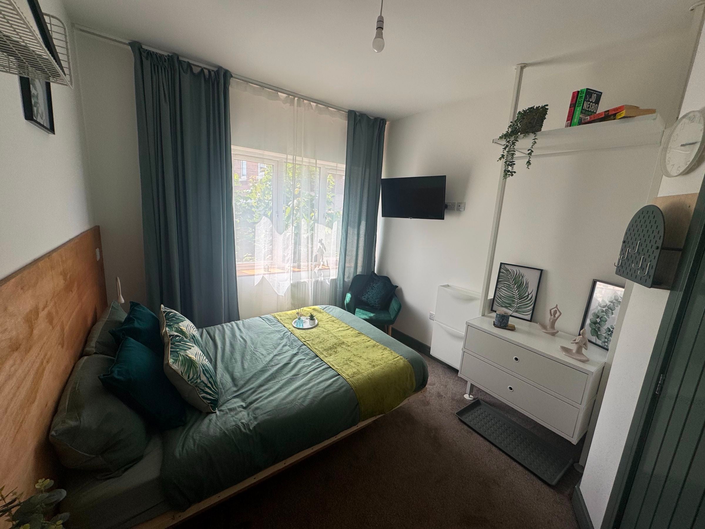 Room Larchfield Road in Doncaster