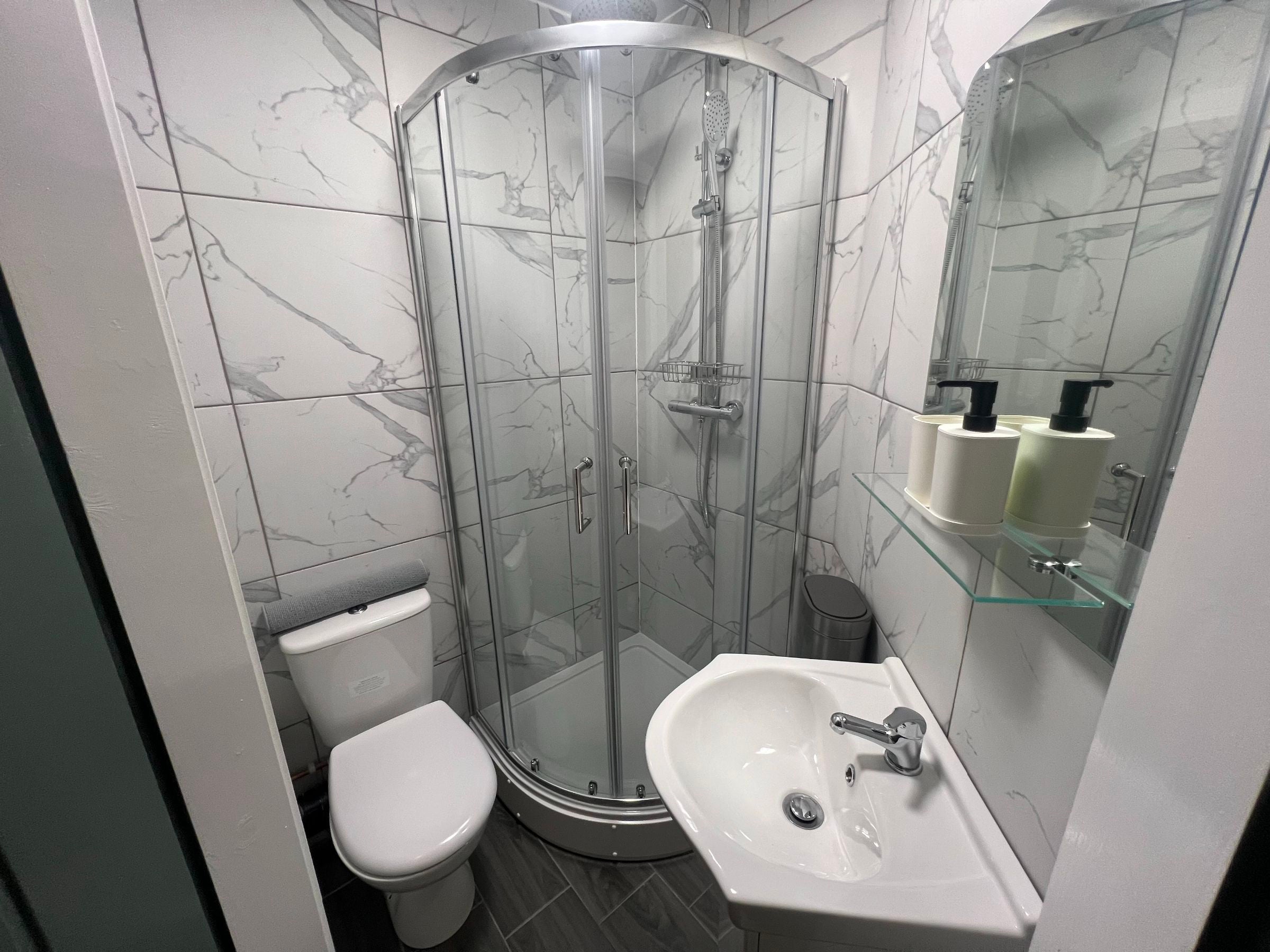 Room Larchfield Road in Doncaster