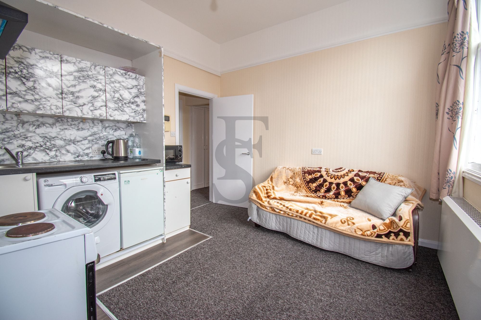 Flat Alexandra Road in Leicester