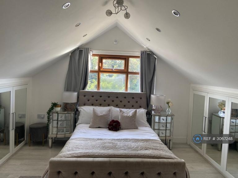 Room Cadiz Road in Greater London
