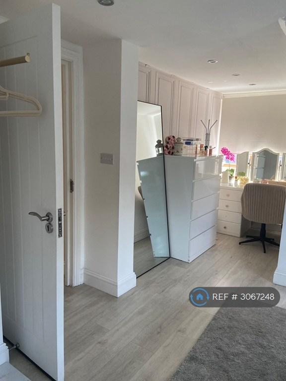 Room Cadiz Road in Greater London