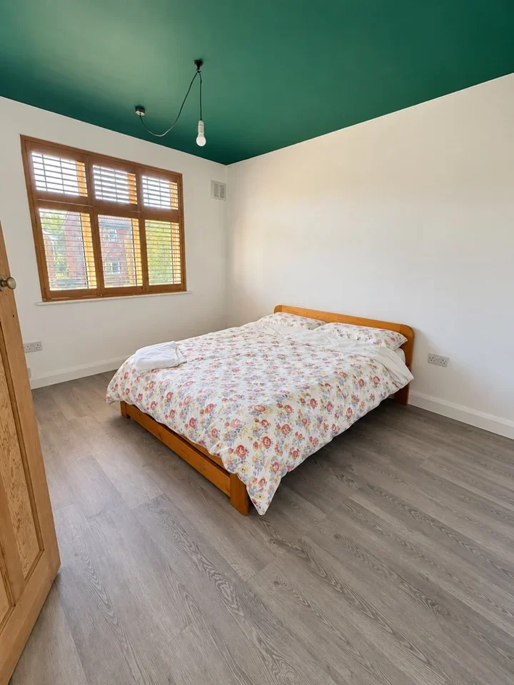 Flat Pembroke Road in Greater London