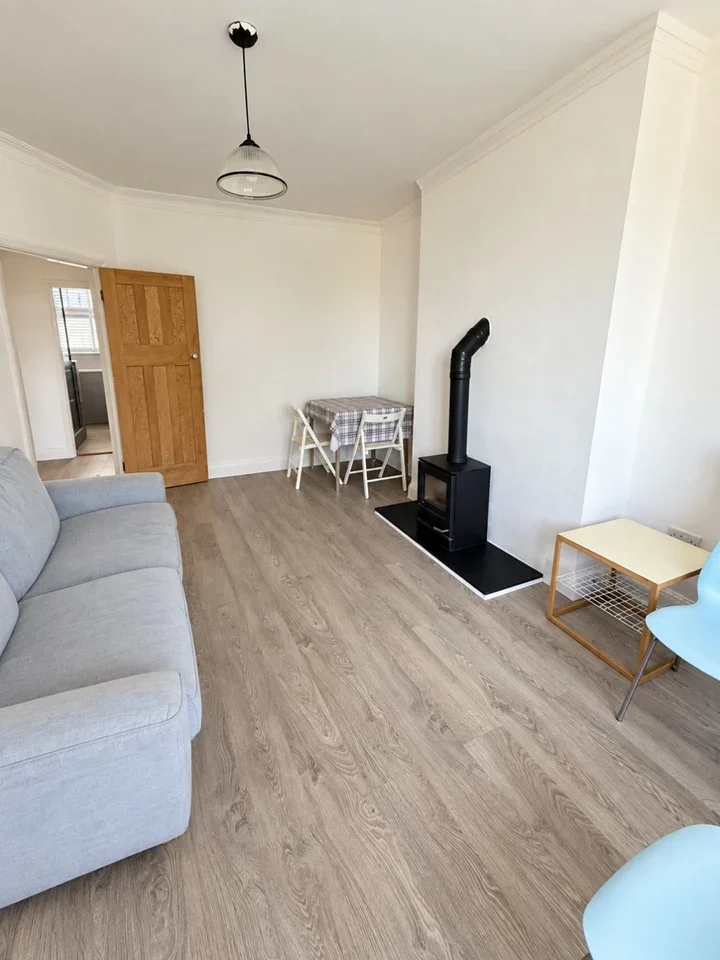 Flat Pembroke Road in Greater London