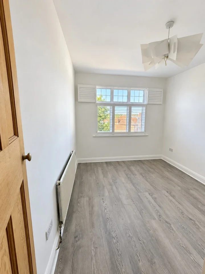 Flat Pembroke Road in Greater London