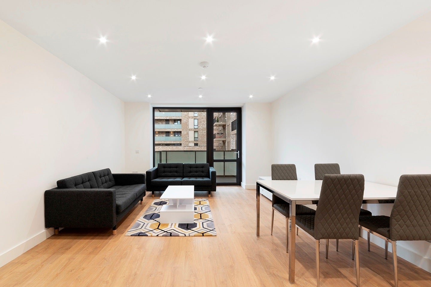 Flat New Village Avenue in Greater London