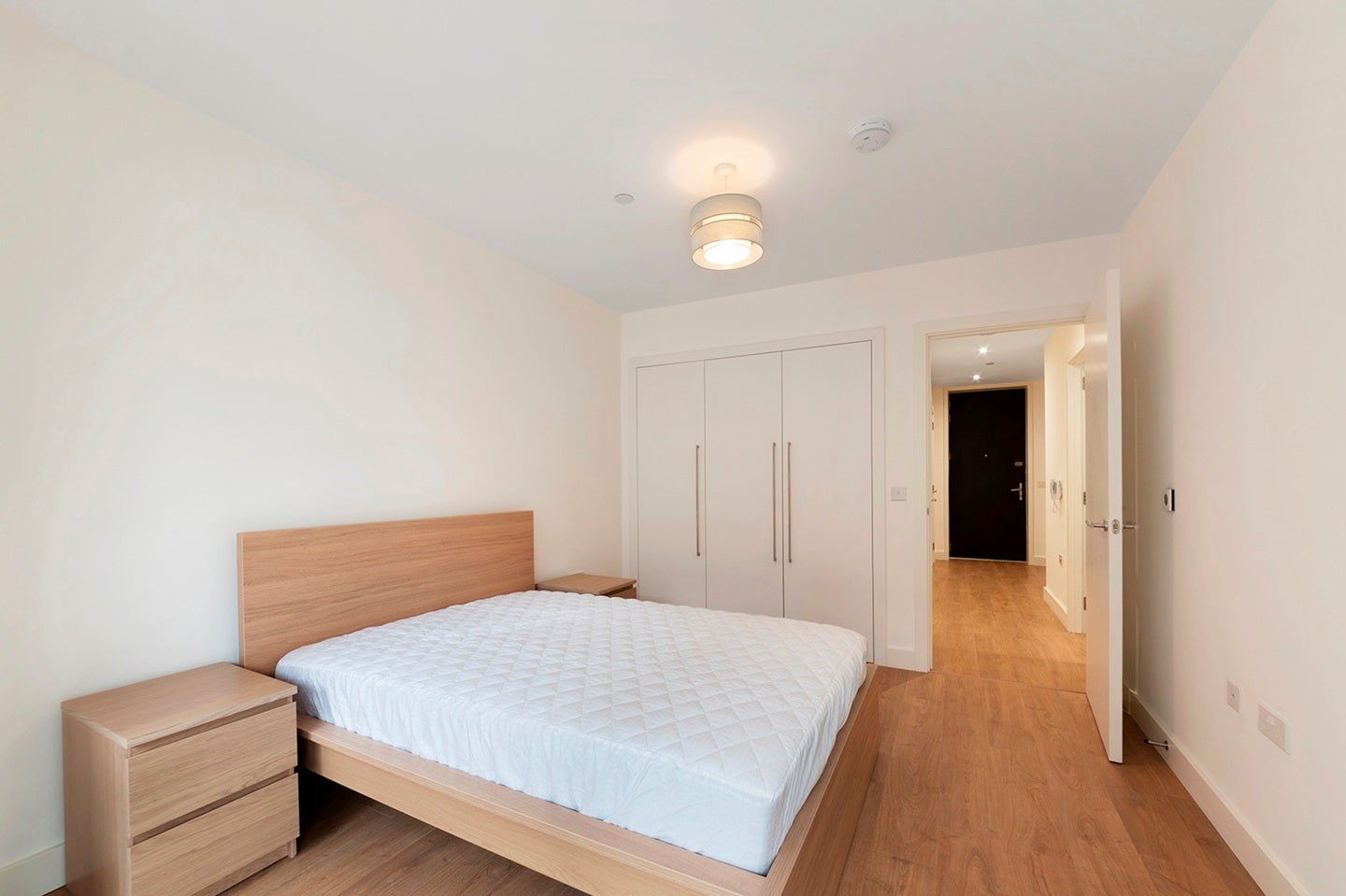 Flat New Village Avenue in Greater London