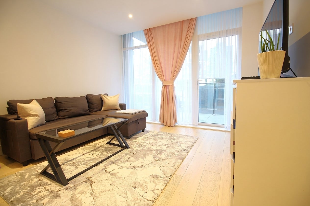 Flat Fraser Nash Close in London