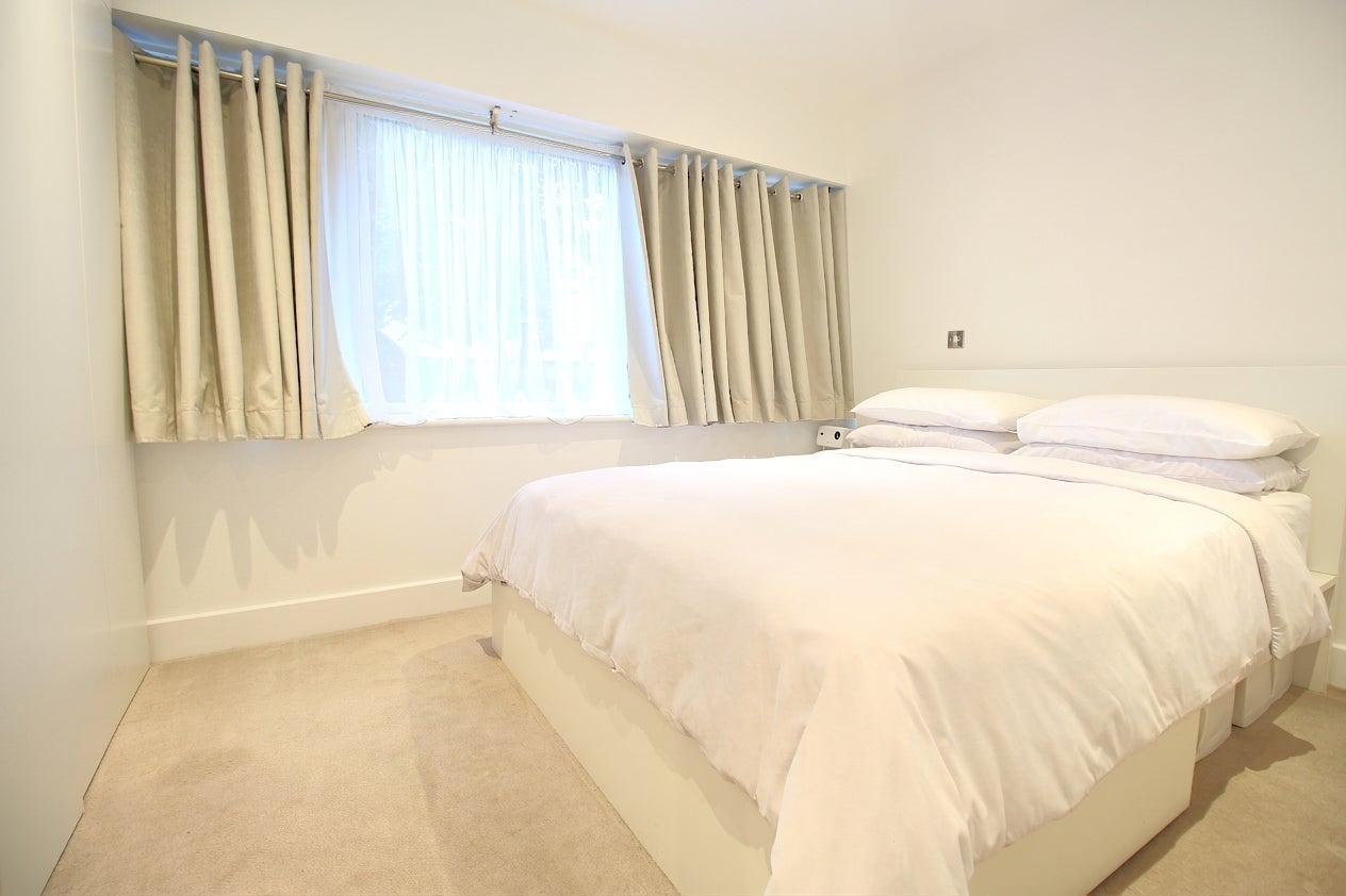 Flat Fraser Nash Close in London
