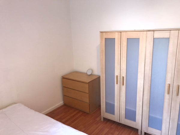 Flat Chichele Road in London