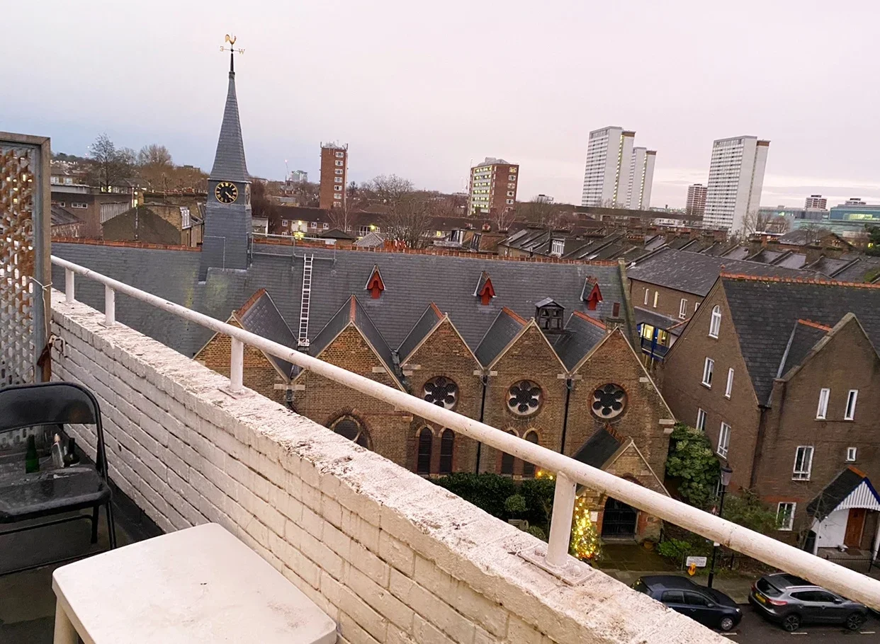 Room Treadgold Street in Greater London