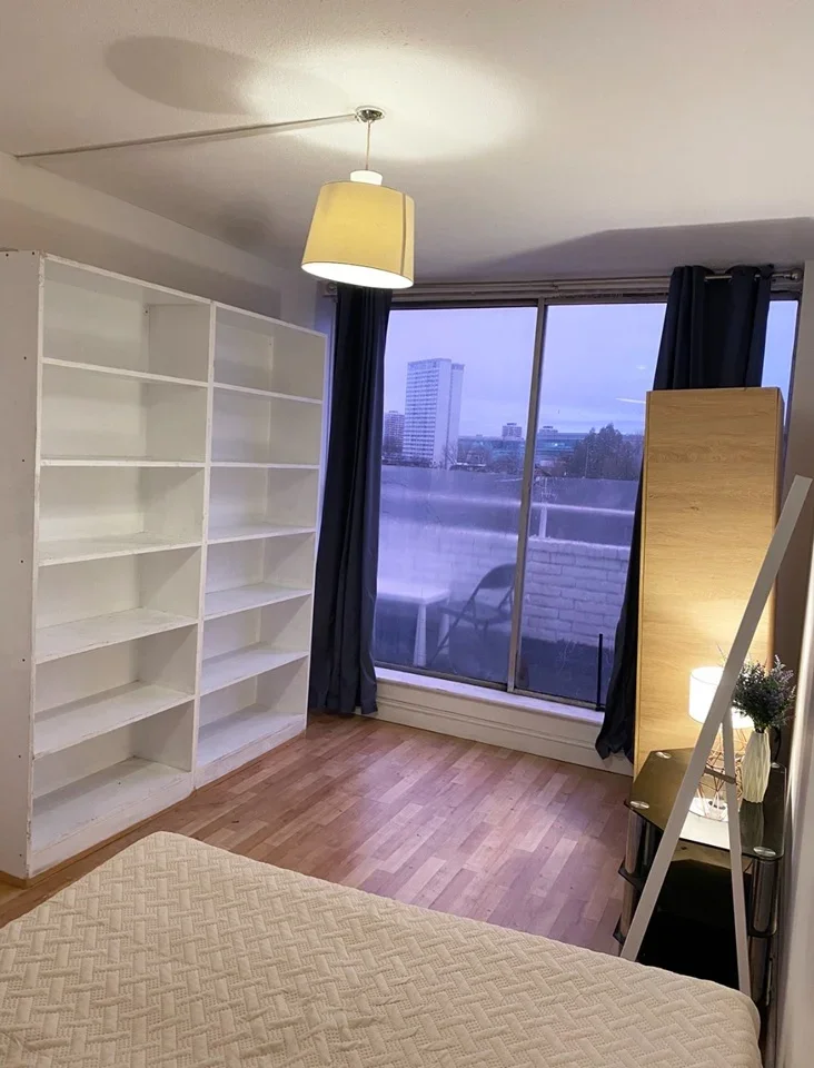 Room Treadgold Street in Greater London