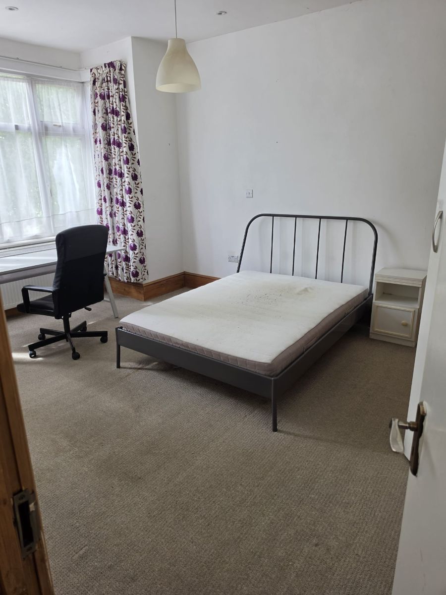 Room Briarfield Avenue in Greater London