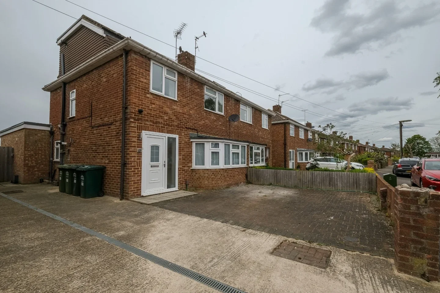 House Brightside Avenue in Borough of Spelthorne