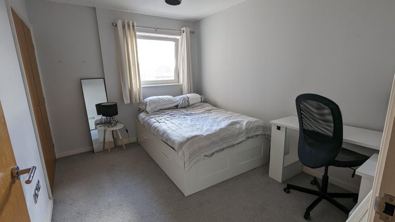 Room Chandlery Way in Cardiff