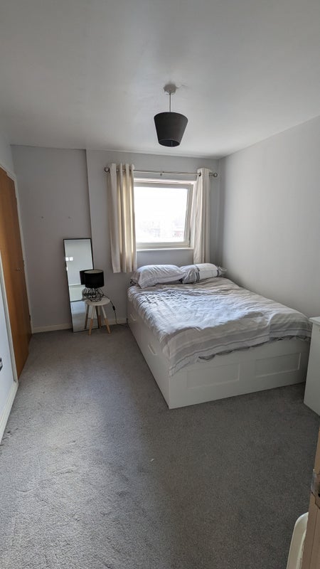 Room Chandlery Way in Cardiff
