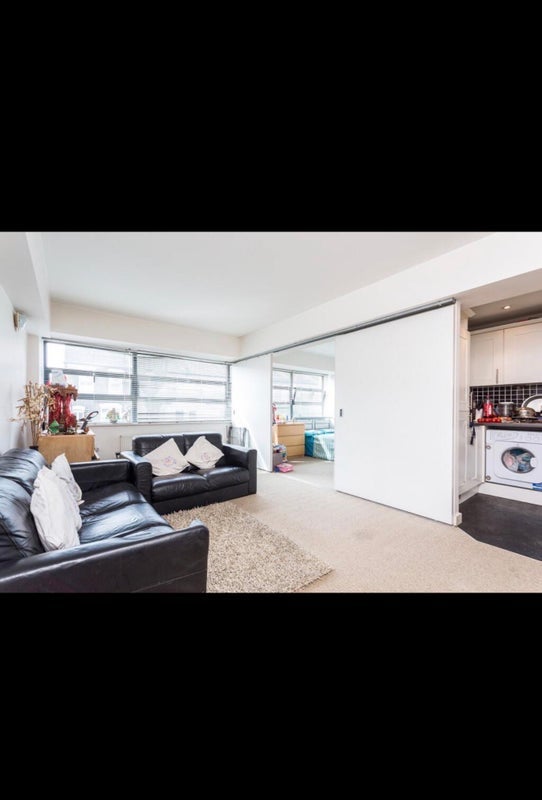 Room Shaftesbury Road in Greater London