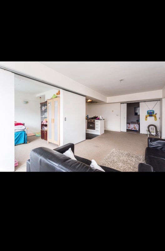 Room Shaftesbury Road in Greater London