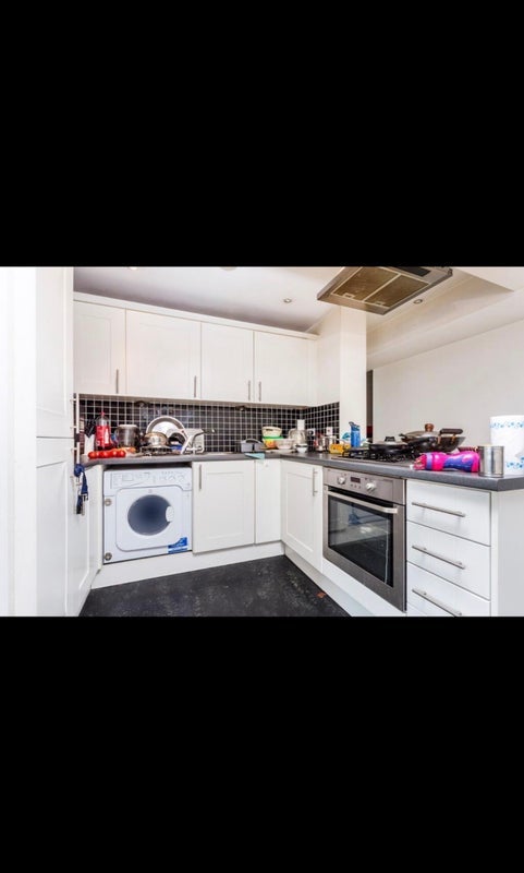 Room Shaftesbury Road in Greater London