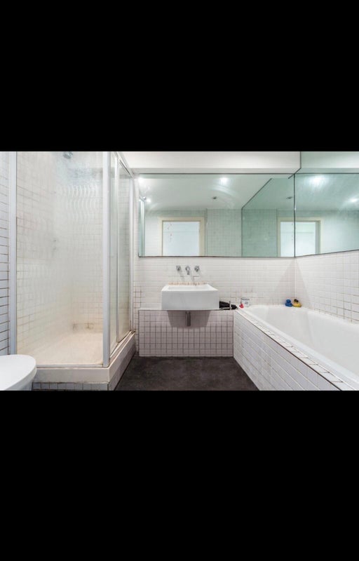 Room Shaftesbury Road in Greater London