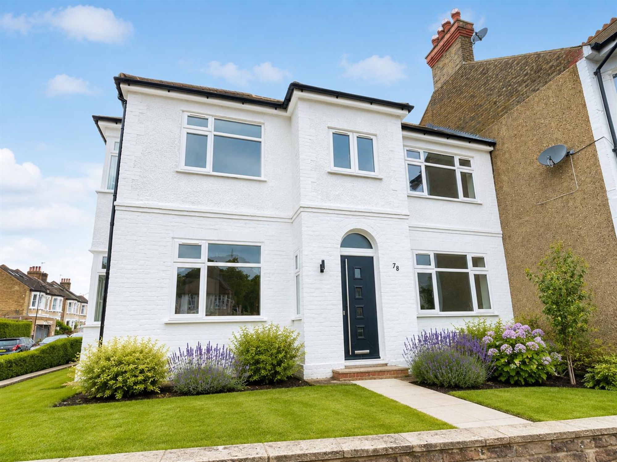 Flat Halons Road in Greater London