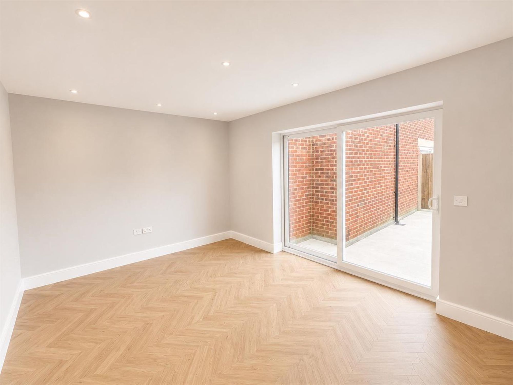 Flat Halons Road in Greater London